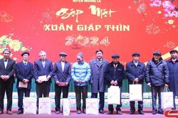 Huyện Mường La gặp mặt các đồng chí nguyên lãnh đạo huyện và các cơ quan báo chí
