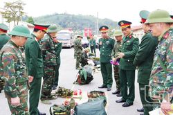 Kiểm tra công tác sẵn sàng chiến đấu, bảo đảm cho nhân dân vui Xuân, đón Tết