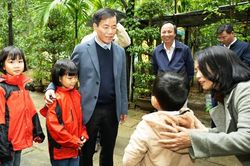 Chủ tịch UBND tỉnh Nguyễn Văn Phương thăm Trung tâm Bảo trợ trẻ em An Tây