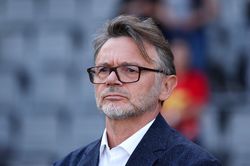 HLV Troussier thừa nhận thất bại ở Asian Cup, hẹn tháng 3 bù đắp