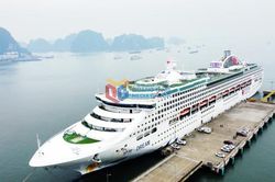 Quảng Ninh: Cảng tàu khách quốc tế đón tàu biển Dream Cruise