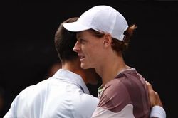 Thi đấu cực hay, Sinner loại Djokovic khỏi Australian Open, tiến sát danh hiệu Grand Slam đầu tiên