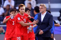 HLV Troussier nói lời 'gan ruột' với các học trò