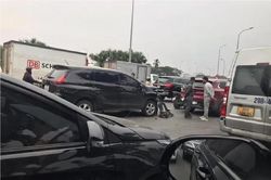 Hà Nội: Tai nạn liên hoàn 6 ô tô