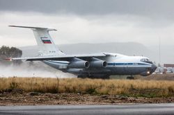 Nga: Máy bay IL-76 chở tù nhân bị phòng không Ukraine bắn rơi