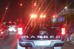Lắp đèn chiếu sáng phía sau ô tô bị phạt bao nhiêu tiền?