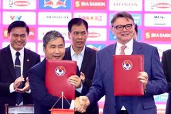 VFF nói về ràng buộc hợp đồng với HLV Troussier