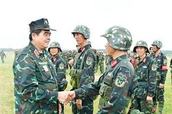 'Bám chắc nhân dân' quản và rèn tốt 'quân gửi trong dân'