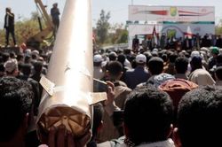 Tàu chở dầu Anh bốc cháy, Houthi nhận trách nhiệm