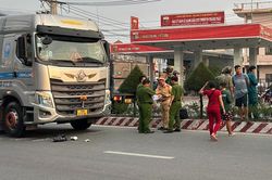 2 người tử vong sau va chạm với xe đầu kéo ở Bình Dương