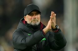 VFF chọn kiên nhẫn với HLV Troussier; HLV Klopp bất ngờ thông báo chia tay Liverpool