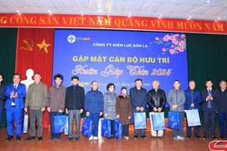 Công ty Điện lực Sơn La gặp mặt cán bộ hưu trí