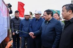 Thủ tướng: Huy động tổng lực, hoàn thành đường dây 500kV mạch 3 nối dài vào tháng 6/2024