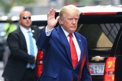 Cựu Tổng thống Mỹ Donald Trump thua kiện, phải bồi thường 83,3 triệu USD