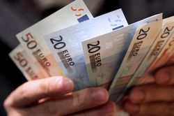 'Tịch thu tài sản của Nga sẽ khiến đồng euro gặp nguy hiểm'