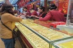 Giá vàng cuối tuần cùng chiều thế giới giảm nhẹ