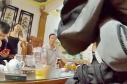 Tình cờ nhặt được chiếc ví trên đường, chàng trai lần theo địa chỉ đến tận nơi và cái kết đầy bất ngờ