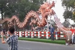 Linh vật rồng nhiều nơi bị chê tơi tả, Bình Dương được khen là 'Song long đệ nhất'