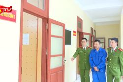 Quản lý xây dựng trả lương công nhân bằng... ma túy