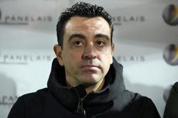 Sao Barca bật khóc khi nhận tin Xavi rời đi