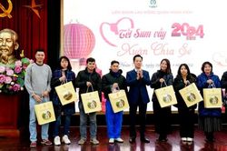 Tết sum vầy–Xuân chia sẻ đến với đoàn viên, người lao động quận Hoàn Kiếm