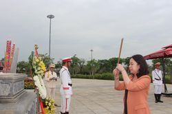 Phó Chủ tịch nước Võ Thị Ánh Xuân dâng hoa, viếng hương các Mẹ Việt Nam Anh hùng