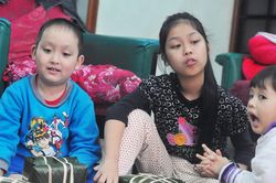 Chỉ mong Tết để được cười đùa bên những chiếc bánh chưng méo mó của bố