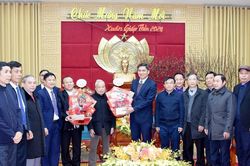 Ủy ban Đoàn kết Công giáo Nghệ An chúc mừng năm mới Tỉnh ủy, UBND tỉnh