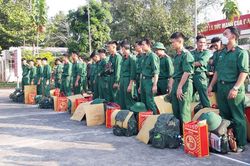 Ban Chỉ huy Quân sự huyện Châu Phú đón 124 quân nhân xuất ngũ trở về địa phương