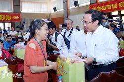 Đoàn công tác Trung ương thăm, tặng quà tết cho hộ nghèo, công nhân khó khăn tại Đồng Nai