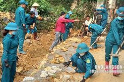 Văn Quan xây dựng, huấn luyện lực lượng vũ trang vững mạnh