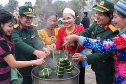 Chương trình 'Bánh chưng xanh - Tết vì người nghèo' tại Hà Nội