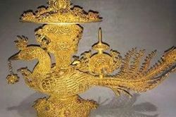 Dùng máy dò kim loại, mừng rỡ tìm thấy 'chim phượng vàng'