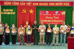 Tấm lòng người lính quân hàm xanh nơi đảo tiền tiêu