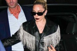 Lady Gaga biến hóa độc đáo với phong cách thời trang nữ cao bồi