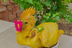 Cách luộc gà cúng ông Công ông Táo đẹp mắt, vàng ươm không nứt da