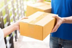 Chủ shop online 'kêu trời' vì đơn vị vận chuyển ngừng nhận đơn ngay dịp cao điểm Tết Nguyên đán