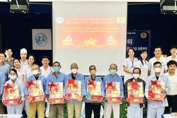 Trao tặng gần 120 suất quà Tết cho bệnh nhân lao và bệnh phổi