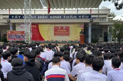 Tuyên truyền phòng chống mua bán, sử dụng pháo nổ và các vật liệu nổ cho học sinh