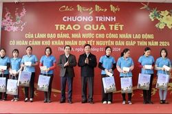 Phó Chủ tịch Quốc hội Nguyễn Khắc Định thăm, trao quà Tết tại Thái Bình