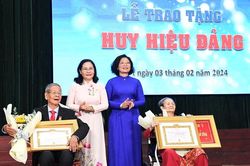 Thành phố Hồ Chí Minh: Trao Huy hiệu Đảng cho 3.093 đảng viên dịp 3/2/2024