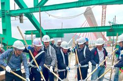 Hợp long cây cầu nối đôi bờ Quảng Ninh - Hải Phòng