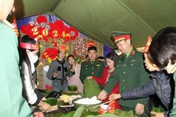 Quân khu 1: Tổ chức chương trình ''Xuân biên cương thắm tình quân dân''