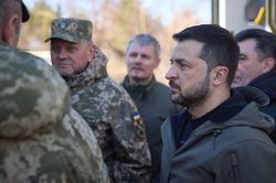 Văn phòng Tổng thống Ukraine bác cáo buộc yêu cầu Tư lệnh quân đội từ chức