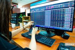Lăng kính chứng khoán 31/1: Tiếp tục phân hóa
