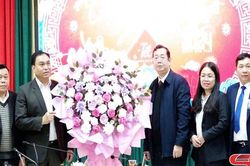 Lãnh đạo huyện Xiềng Khọ thăm, tặng quà, chúc tết huyện Yên Châu
