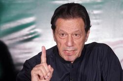 Cựu Thủ tướng Pakistan và vợ nhận thêm án 14 năm tù