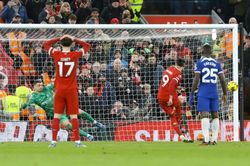 Liverpool hủy diệt Chelsea, vững ngôi đầu Ngoại hạng Anh