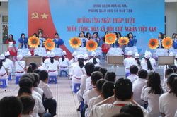 Gắn giảng dạy, học tập pháp luật với rèn kỹ năng sống cho học sinh