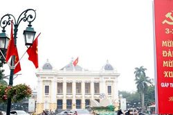 Thủ đô Hà Nội rực rỡ cờ hoa mừng 94 năm thành lập Đảng